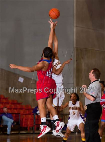 Thumbnail 1 in Midland vs. Duncanville (5A Regional Semifinal Playoffs) photogallery.