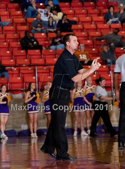 Thumbnail 2 in Midland vs. Duncanville (5A Regional Semifinal Playoffs) photogallery.