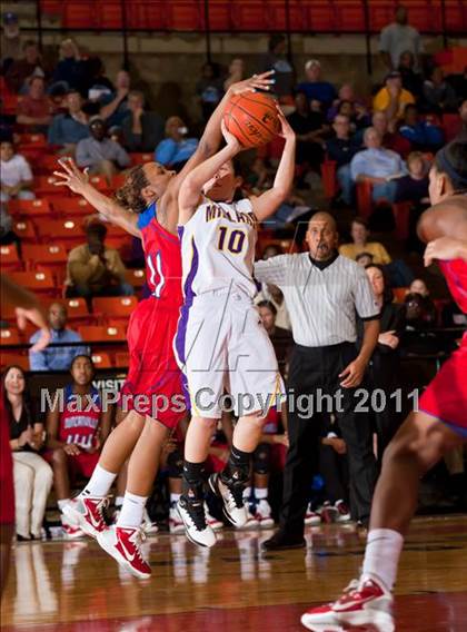 Thumbnail 2 in Midland vs. Duncanville (5A Regional Semifinal Playoffs) photogallery.