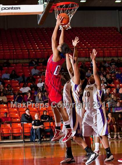 Thumbnail 3 in Midland vs. Duncanville (5A Regional Semifinal Playoffs) photogallery.