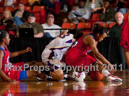 Thumbnail 2 in Midland vs. Duncanville (5A Regional Semifinal Playoffs) photogallery.