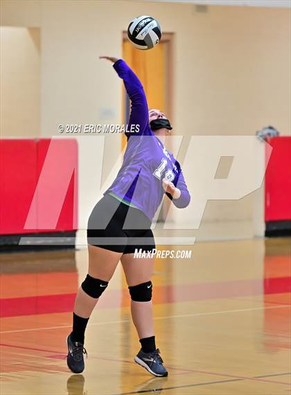 Thumbnail 3 in Foothills Christian vs Santana (CIF SDS D4 Final) photogallery.