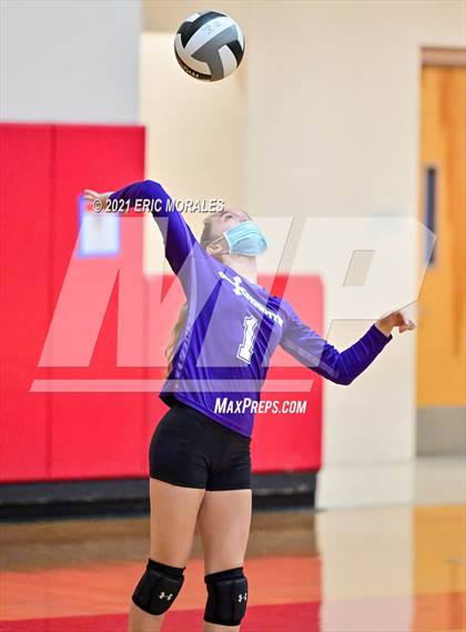 Thumbnail 1 in Foothills Christian vs Santana (CIF SDS D4 Final) photogallery.