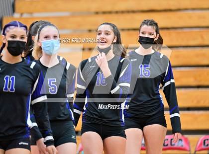 Thumbnail 3 in Foothills Christian vs Santana (CIF SDS D4 Final) photogallery.