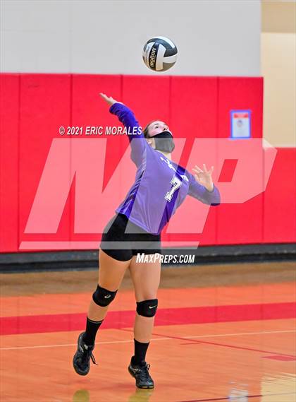 Thumbnail 2 in Foothills Christian vs Santana (CIF SDS D4 Final) photogallery.