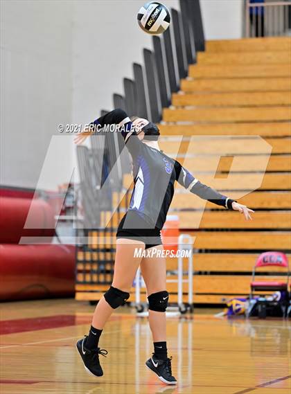 Thumbnail 3 in Foothills Christian vs Santana (CIF SDS D4 Final) photogallery.