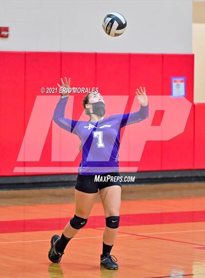 Thumbnail 1 in Foothills Christian vs Santana (CIF SDS D4 Final) photogallery.
