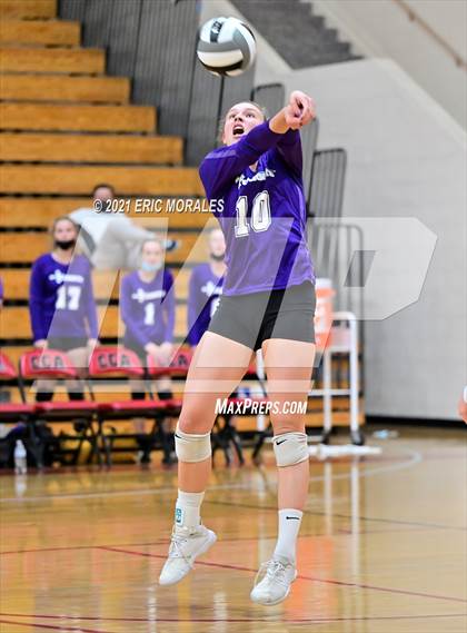 Thumbnail 3 in Foothills Christian vs Santana (CIF SDS D4 Final) photogallery.