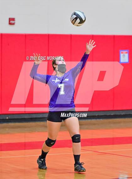 Thumbnail 3 in Foothills Christian vs Santana (CIF SDS D4 Final) photogallery.