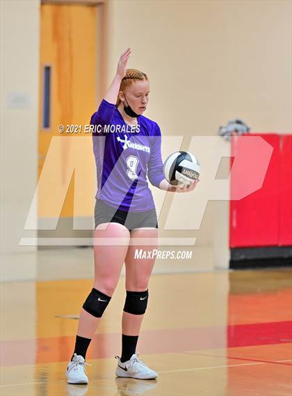 Thumbnail 3 in Foothills Christian vs Santana (CIF SDS D4 Final) photogallery.