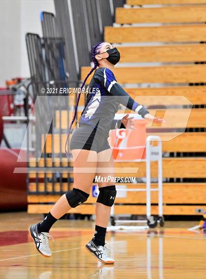 Thumbnail 3 in Foothills Christian vs Santana (CIF SDS D4 Final) photogallery.