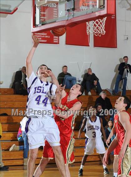 Thumbnail 3 in Islip vs. Sachem East (East Islip Tournament) photogallery.