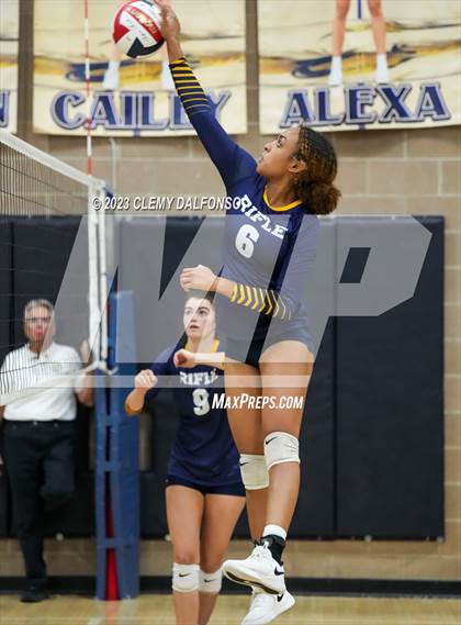 Thumbnail 3 in Bear Creek vs Rifle (Dakota Ridge Varsity Tournament) photogallery.