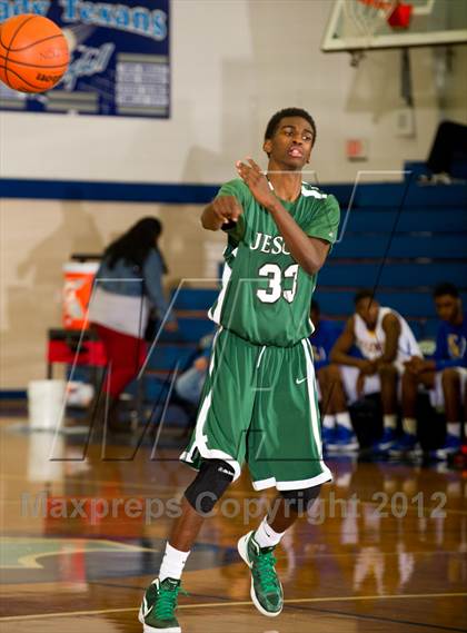 Thumbnail 2 in Channelview vs Strake Jesuit (McDonald's Texas Invitational) photogallery.