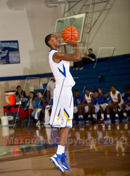 Thumbnail 2 in Channelview vs Strake Jesuit (McDonald's Texas Invitational) photogallery.