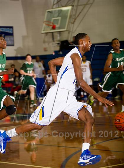 Thumbnail 2 in Channelview vs Strake Jesuit (McDonald's Texas Invitational) photogallery.