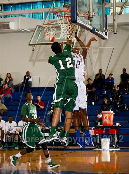 Thumbnail 1 in Channelview vs Strake Jesuit (McDonald's Texas Invitational) photogallery.
