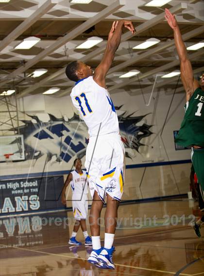 Thumbnail 3 in Channelview vs Strake Jesuit (McDonald's Texas Invitational) photogallery.