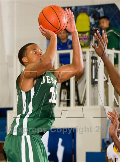Thumbnail 2 in Channelview vs Strake Jesuit (McDonald's Texas Invitational) photogallery.