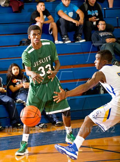 Thumbnail 1 in Channelview vs Strake Jesuit (McDonald's Texas Invitational) photogallery.