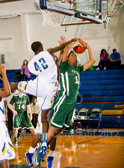 Thumbnail 3 in Channelview vs Strake Jesuit (McDonald's Texas Invitational) photogallery.