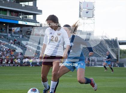 Thumbnail 3 in Windsor vs. Valor Christian (CHSAA 4A State Final) photogallery.