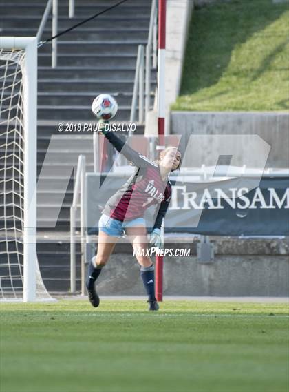 Thumbnail 3 in Windsor vs. Valor Christian (CHSAA 4A State Final) photogallery.