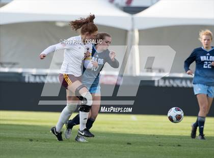 Thumbnail 2 in Windsor vs. Valor Christian (CHSAA 4A State Final) photogallery.