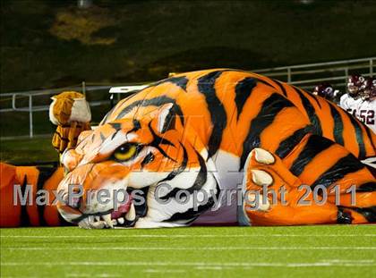 Thumbnail 1 in Hargrave vs Silsbee (3A Region 3 Bi-District Playoffs) photogallery.