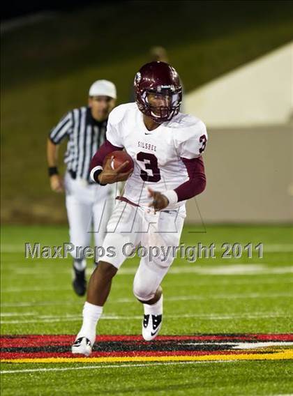 Thumbnail 1 in Hargrave vs Silsbee (3A Region 3 Bi-District Playoffs) photogallery.