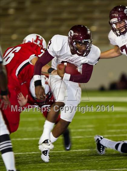 Thumbnail 2 in Hargrave vs Silsbee (3A Region 3 Bi-District Playoffs) photogallery.