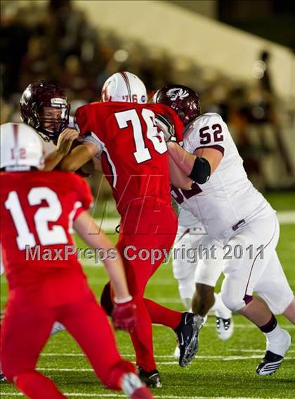 Thumbnail 1 in Hargrave vs Silsbee (3A Region 3 Bi-District Playoffs) photogallery.