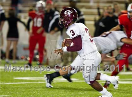 Thumbnail 3 in Hargrave vs Silsbee (3A Region 3 Bi-District Playoffs) photogallery.