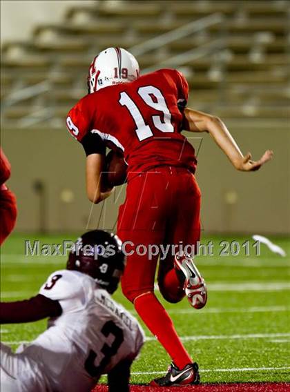 Thumbnail 2 in Hargrave vs Silsbee (3A Region 3 Bi-District Playoffs) photogallery.