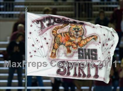 Thumbnail 3 in Hargrave vs Silsbee (3A Region 3 Bi-District Playoffs) photogallery.