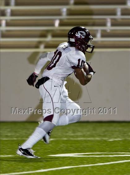 Thumbnail 1 in Hargrave vs Silsbee (3A Region 3 Bi-District Playoffs) photogallery.
