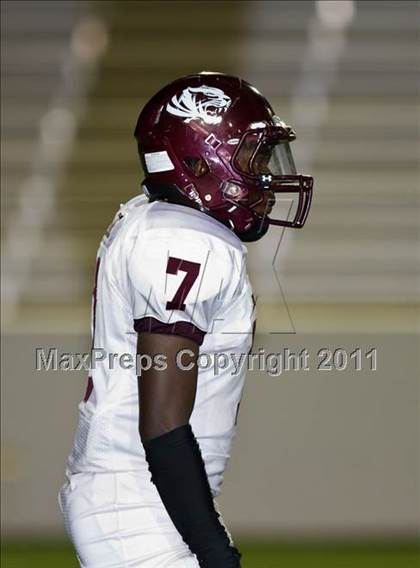 Thumbnail 2 in Hargrave vs Silsbee (3A Region 3 Bi-District Playoffs) photogallery.