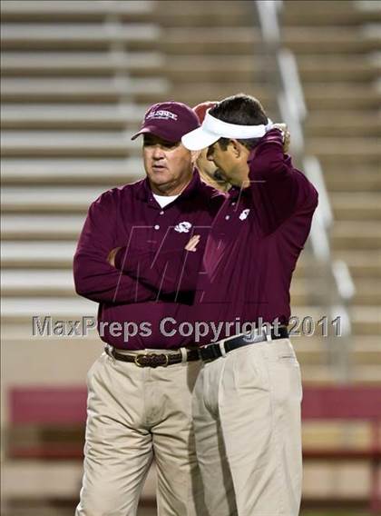 Thumbnail 1 in Hargrave vs Silsbee (3A Region 3 Bi-District Playoffs) photogallery.