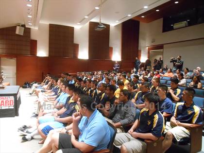 Thumbnail 2 in Punahou TOC Ceremony photogallery.
