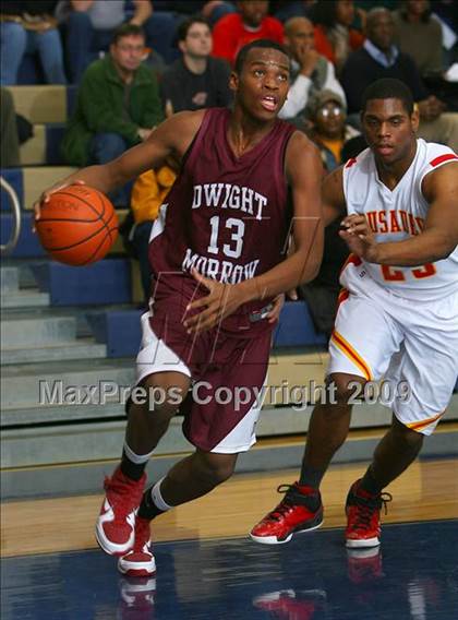Thumbnail 2 in Bergen Catholic vs. Morrow photogallery.