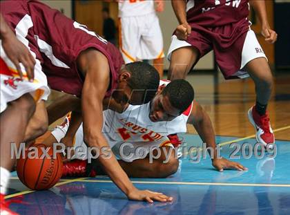 Thumbnail 2 in Bergen Catholic vs. Morrow photogallery.
