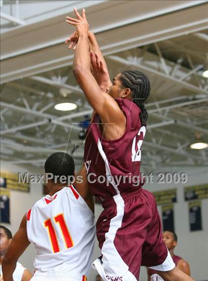 Thumbnail 1 in Bergen Catholic vs. Morrow photogallery.