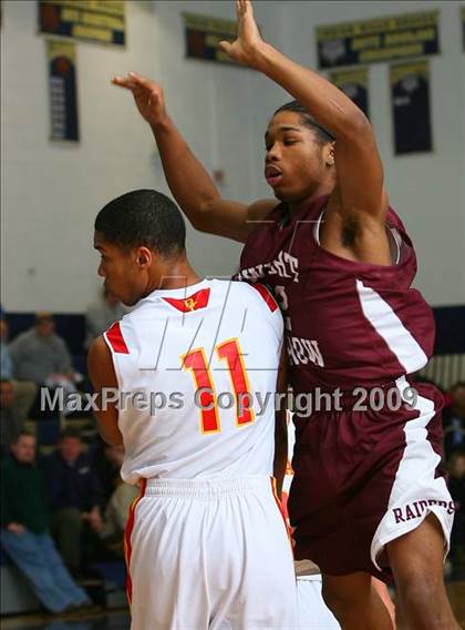 Thumbnail 3 in Bergen Catholic vs. Morrow photogallery.
