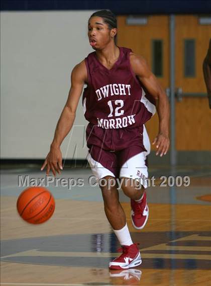 Thumbnail 2 in Bergen Catholic vs. Morrow photogallery.