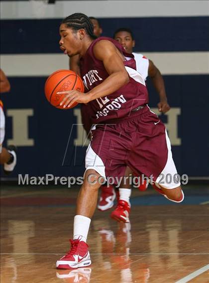 Thumbnail 2 in Bergen Catholic vs. Morrow photogallery.