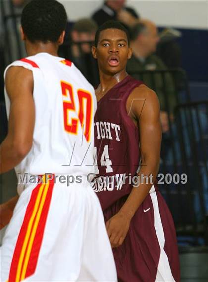 Thumbnail 2 in Bergen Catholic vs. Morrow photogallery.