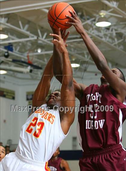 Thumbnail 2 in Bergen Catholic vs. Morrow photogallery.