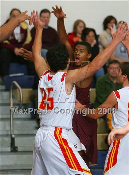 Thumbnail 2 in Bergen Catholic vs. Morrow photogallery.