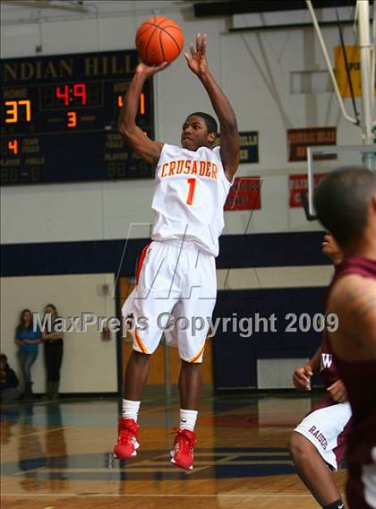 Thumbnail 3 in Bergen Catholic vs. Morrow photogallery.