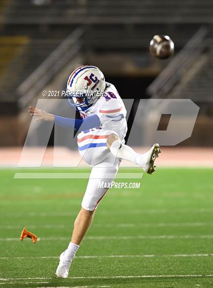 Thumbnail 1 in Jesuit vs. John Curtis Christian (LHSAA D1 Quarterfinal Playoff) photogallery.